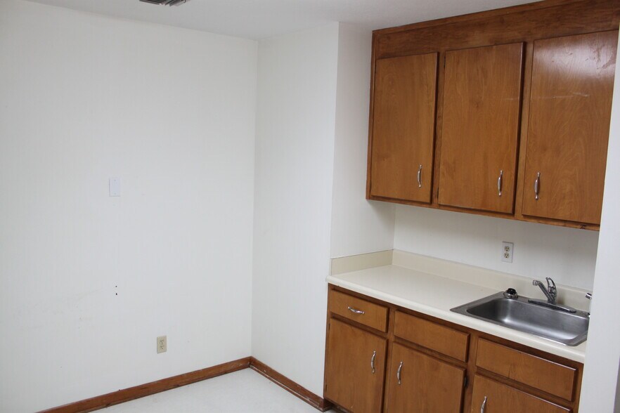 More Photos Of 4400 Bayou Blvd, Pensacola Medical For Sale