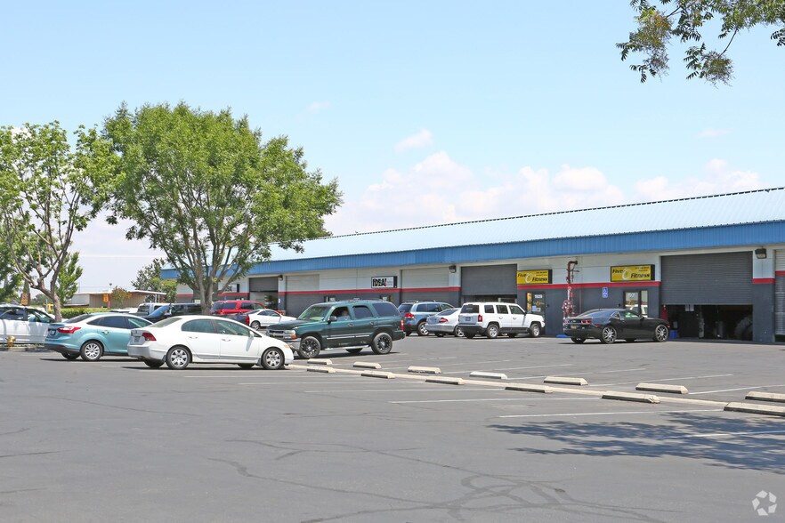 More Photos Of 1901-1919 E Main St, Visalia Freestanding For Lease