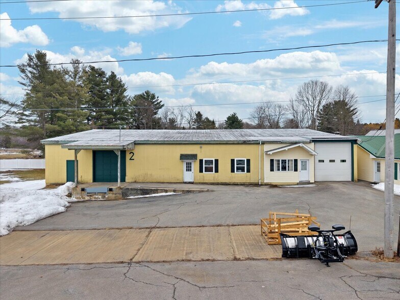 More Photos Of 15 E Elm St, Broadalbin Warehouse For Lease