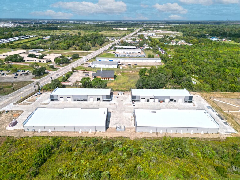 More Photos Of 5279 N Main St, Baytown Unknown For Lease