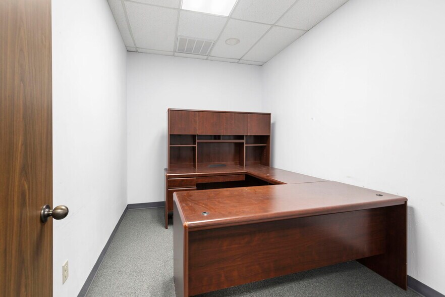 More Photos Of 17510 Red Oak Dr, Houston Office For Sale