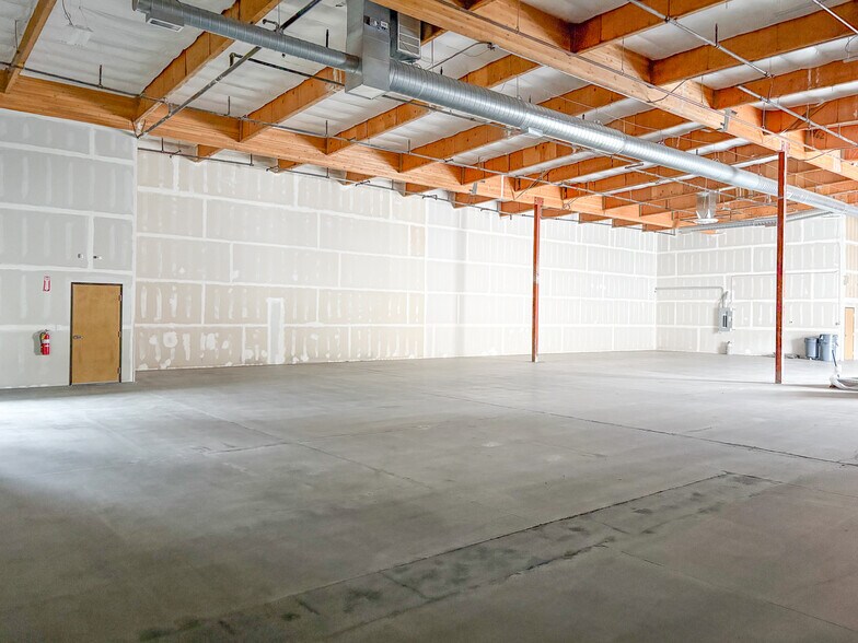 More Photos Of 2015 Airpark Ct, Auburn Warehouse For Lease