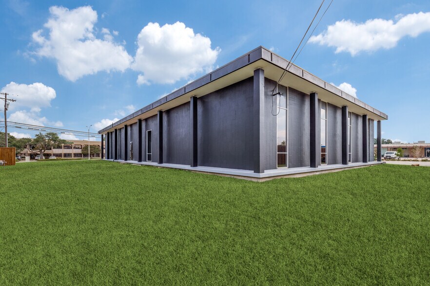 More Photos Of 2824 Valley View Ln, Farmers Branch Medical For Sale