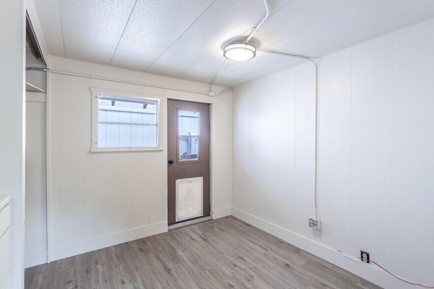 More Photos Of 37087 Main St, Burney Showroom For Sale