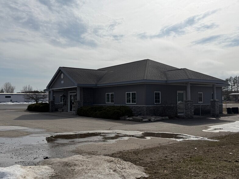 More Photos Of 2905 N Lincoln Rd, Escanaba General Retail For Sale