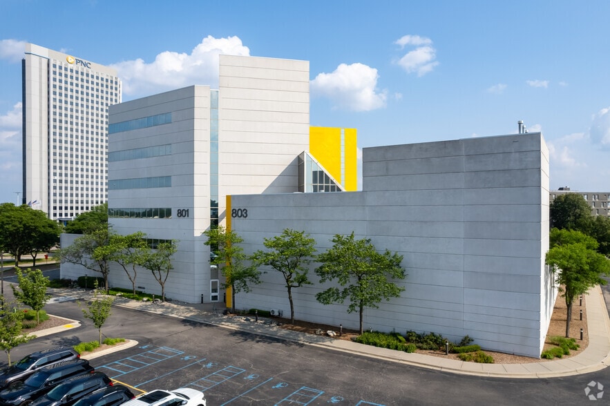 Primary Photo Of 801-803 W Big Beaver Rd, Troy Office For Lease