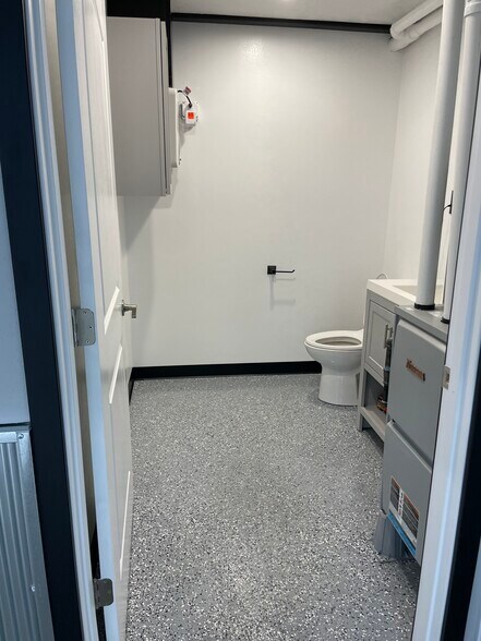 More Photos Of 900 W 25th St, South Sioux City Warehouse For Lease