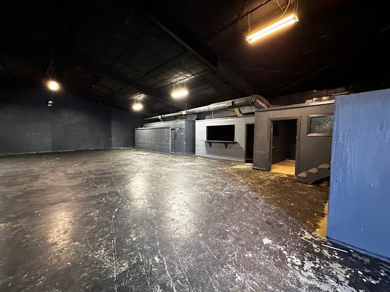 More Photos Of 10126 Jensen Dr, Houston Freestanding For Lease