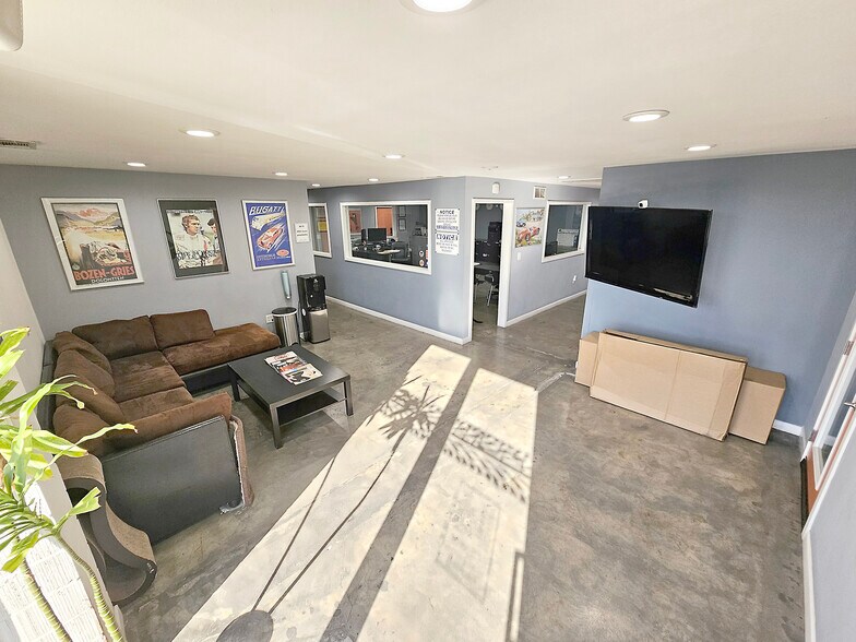 More Photos Of 2420-2424 Ontario St, Burbank Warehouse For Lease