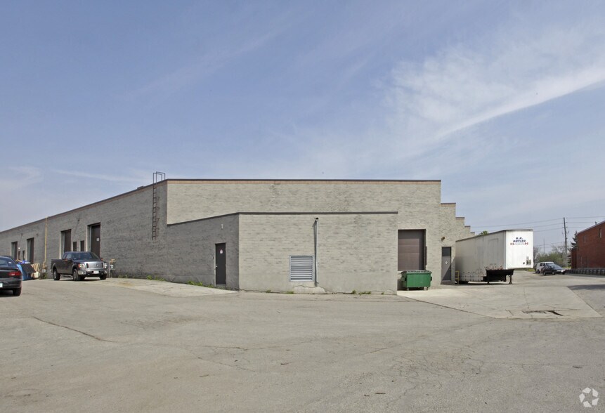 More Photos Of 140 Advance Blvd, Brampton Warehouse For Sale