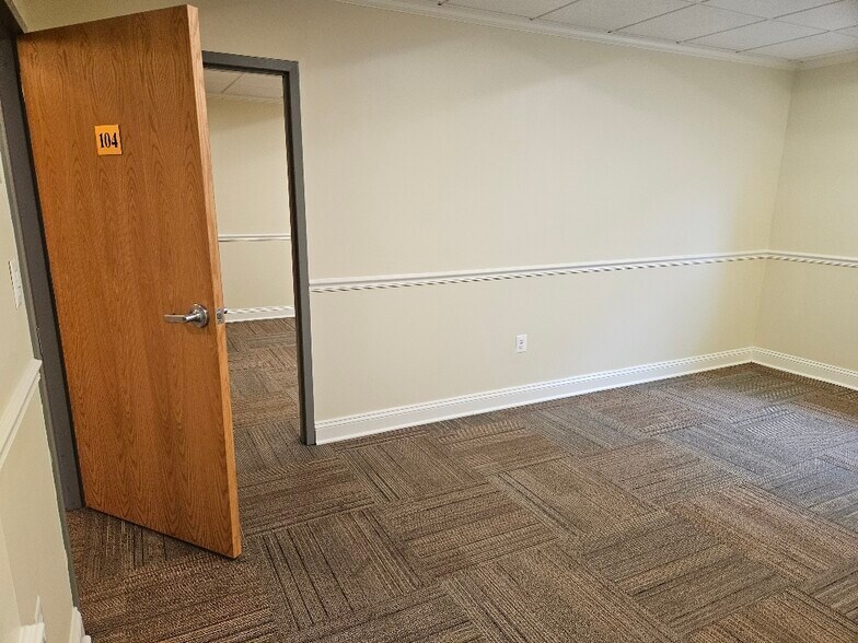 More Photos Of 4101 Chain Bridge Rd, Fairfax Office For Lease