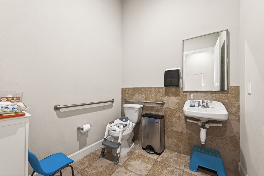 More Photos Of 5757 Flewellen Oaks Ln, Fulshear Office For Lease