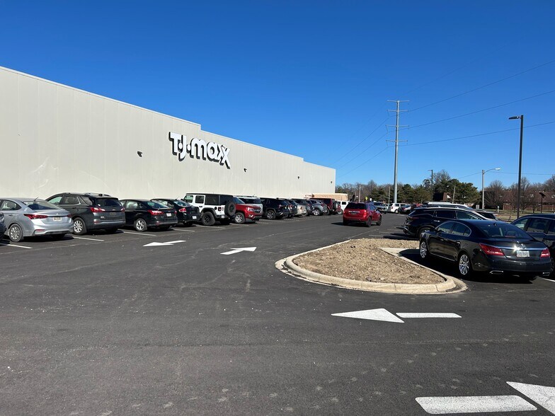 More Photos Of 4415 Leavitt Rd, Lorain Freestanding For Lease