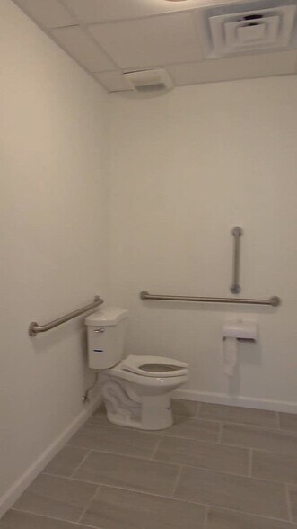 More Photos Of 144 Washington St, Newark Storefront Retail Office For Lease