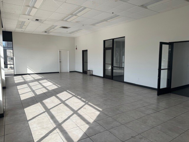 More Photos Of 4625 Wible Rd, Bakersfield Auto Dealership For Lease