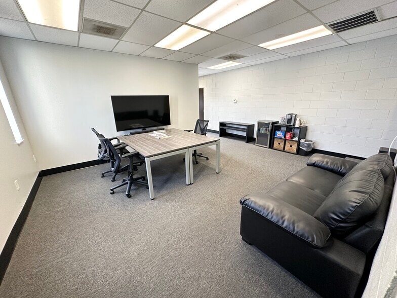 More Photos Of 2928-2930 Switzer Ave, Columbus Warehouse For Lease