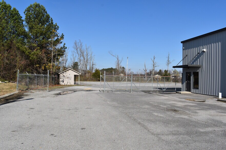 More Photos Of 95 Hunt Dr, Rossville Industrial For Lease