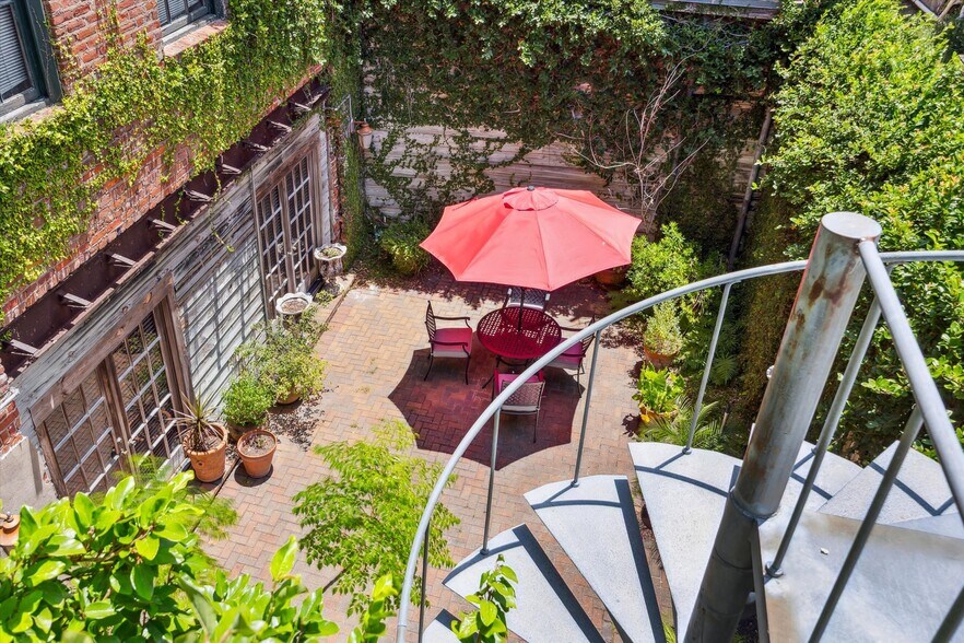 More Photos Of 210 Moody Ave, Galveston Storefront Retail Office For Sale