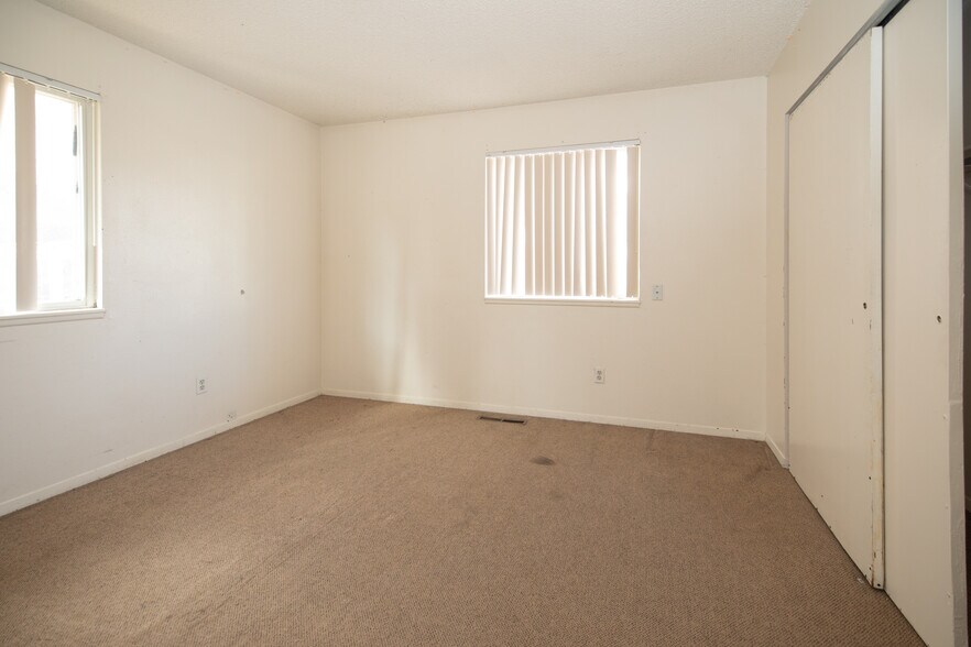 More Photos Of 146 E Saint Clair Ave, Longmont Apartments For Sale