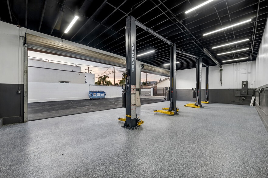 More Photos Of 17733 Chatsworth St, Granada Hills Auto Repair For Lease