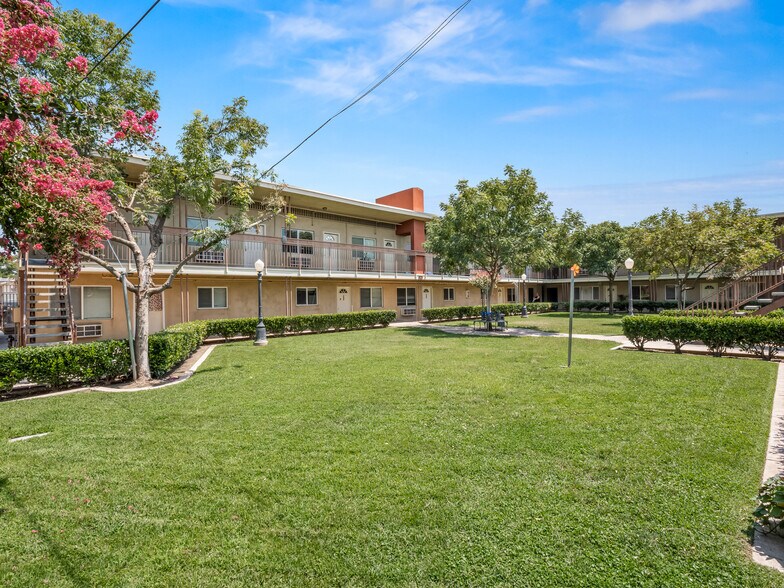 More Photos Of 532-620 N Fulton St, Fresno Apartments For Sale