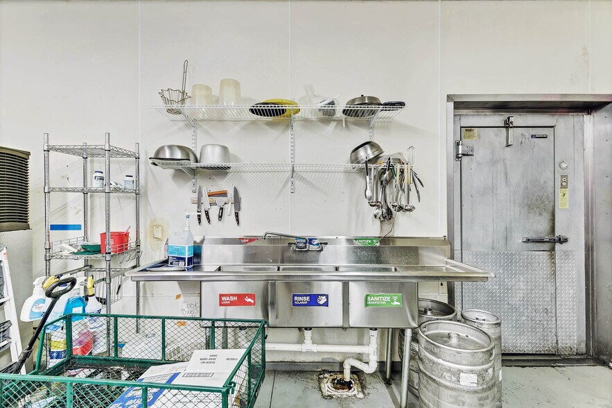 More Photos Of 2579 Douglas Ave, Brewton Restaurant For Sale