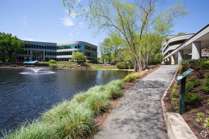 More Photos Of 300 Arboretum Pl, Richmond Office For Lease