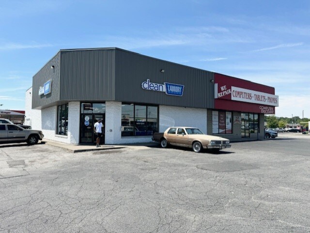 More Photos Of 1703 W Laskey Rd, Toledo Freestanding For Lease
