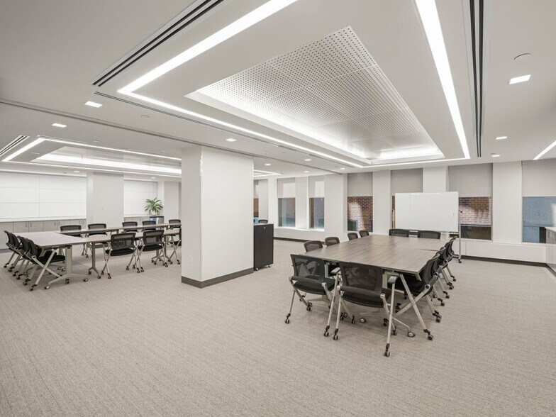 More Photos Of 1660 L St NW, Washington Office For Lease