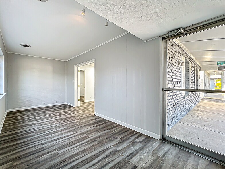 More Photos Of 1976 W Fairbanks Ave, Winter Park General Retail For Sale