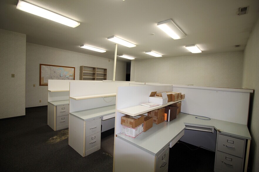More Photos Of 2509 W 2nd St, Marion Office For Lease