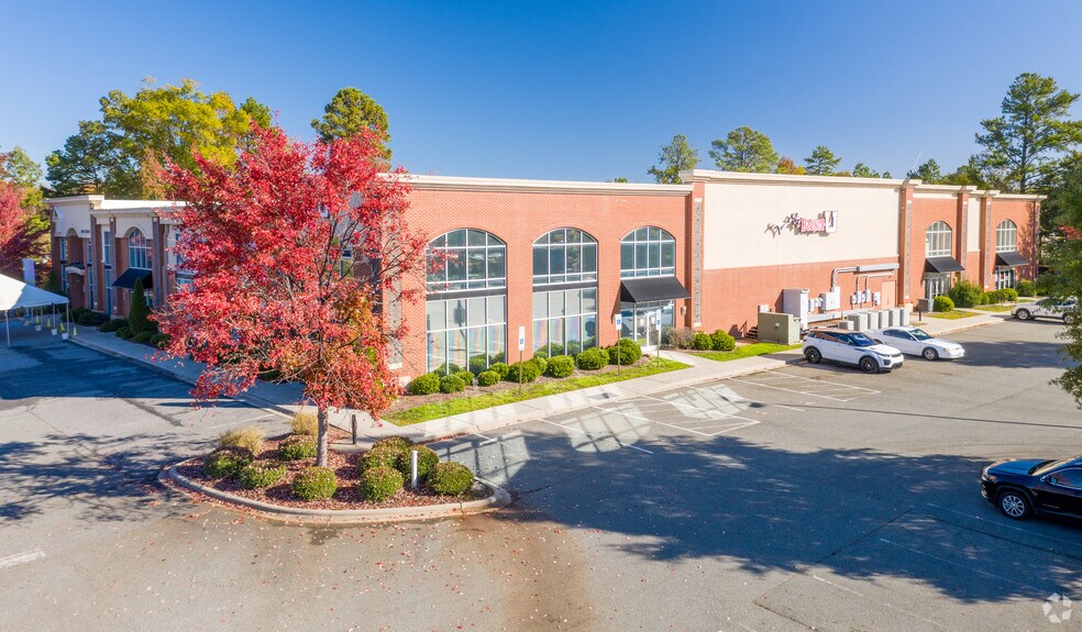 More Photos Of 10624 Metromont Pky, Charlotte Showroom For Sale