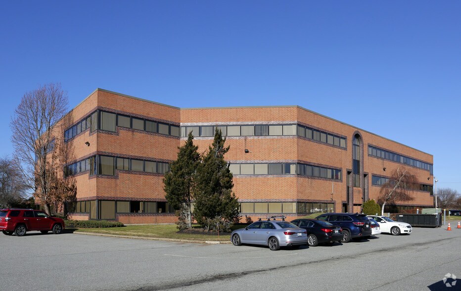 More Photos Of 2 Corporate Pl, Middletown Office For Lease