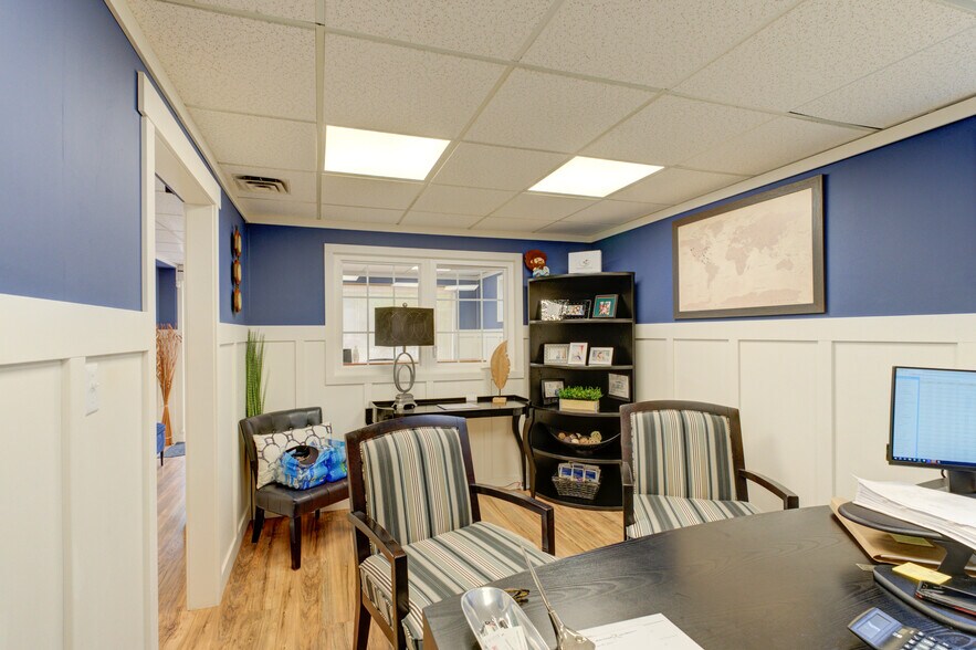 More Photos Of 127 Charing Cross St, Brantford Office For Sale