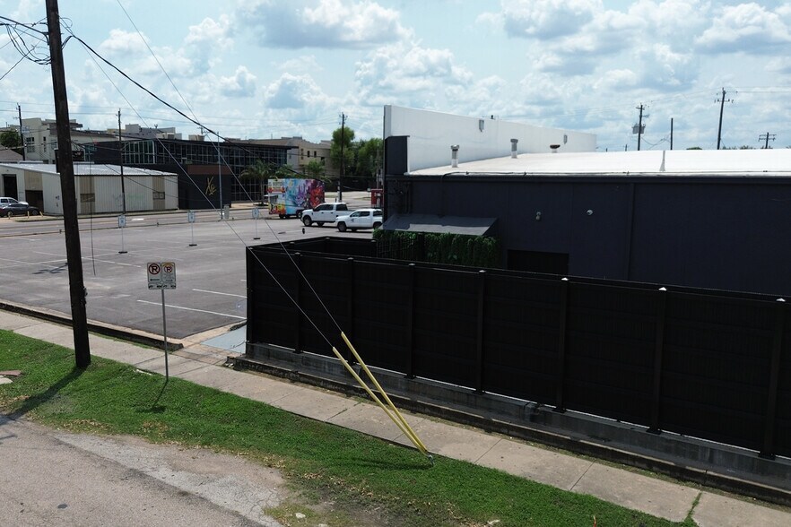 More Photos Of 5002 Washington Ave, Houston Bar For Lease