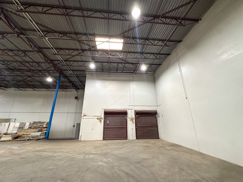 More Photos Of 1113-1133 E Houston St, San Antonio Warehouse For Lease