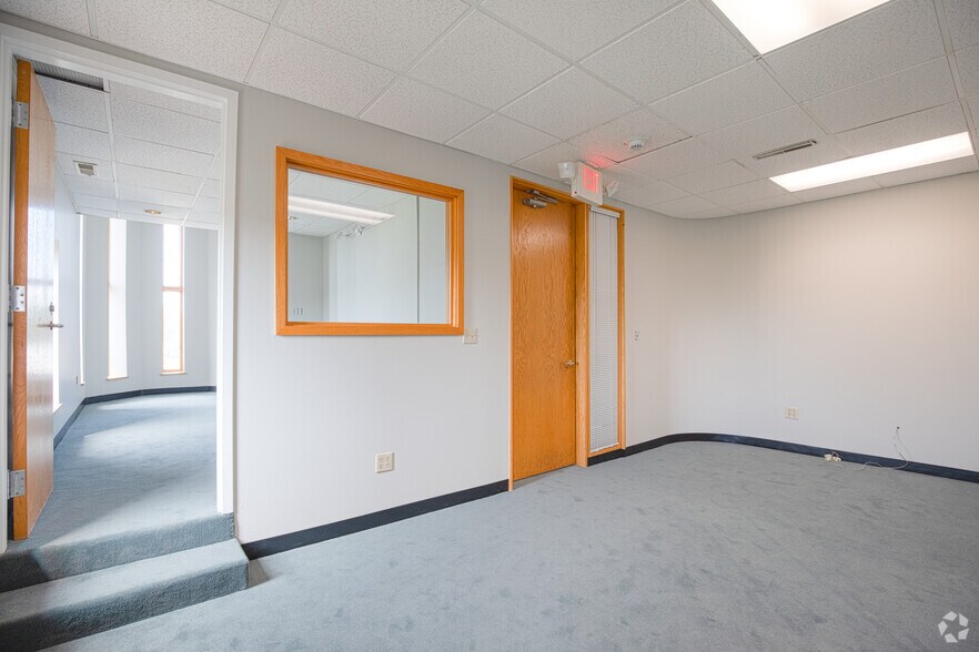 More Photos Of 10 Langley Rd, Newton Office For Sale