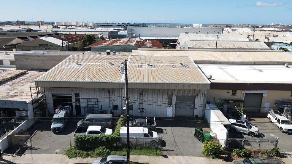 More Photos Of 2007 Democrat St, Honolulu Warehouse For Lease