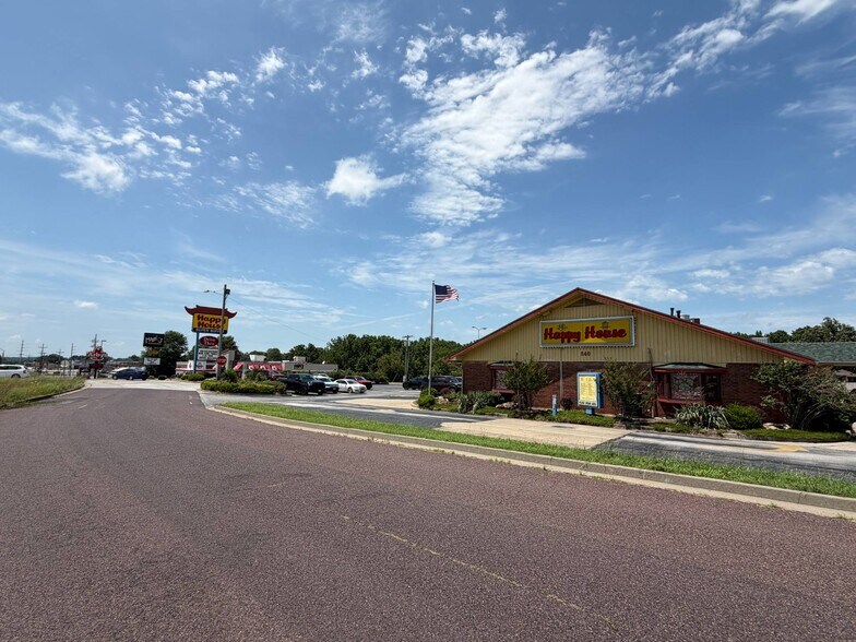 More Photos Of 840 E US Highway 60, Monett General Retail For Sale
