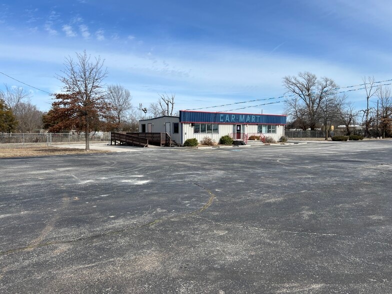 Primary Photo Of 3245 W Sunshine St, Springfield Auto Dealership For Lease