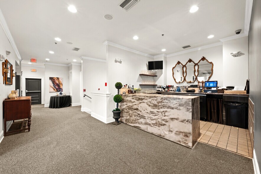 More Photos Of 655 2nd Ave S, Saint Petersburg Restaurant For Sale