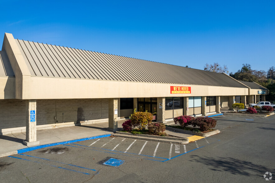 Primary Photo Of 605 Parker Ave, Rodeo Supermarket For Lease