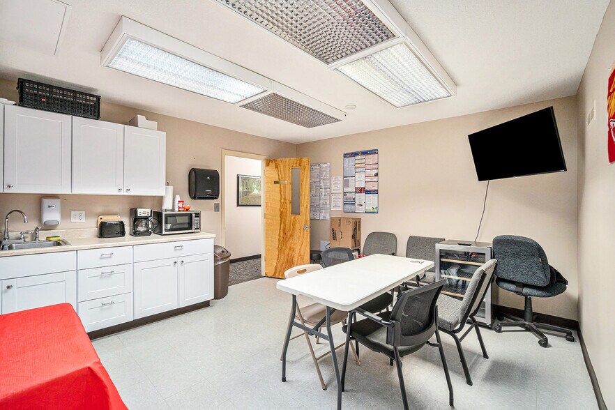 More Photos Of 2 Holly Ln, Paola Medical For Sale