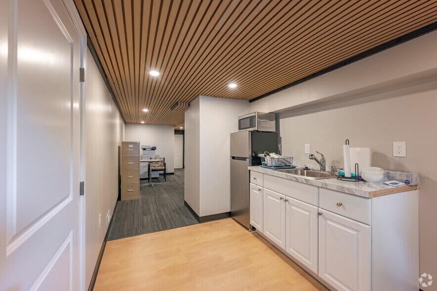 More Photos Of 820 Farmington Ave, West Hartford Office Residential For Lease