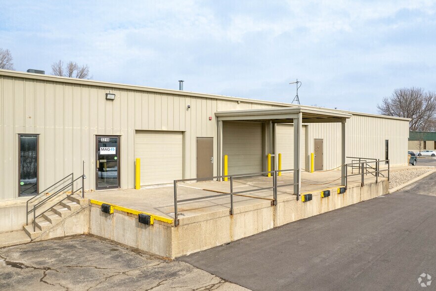 More Photos Of 3214-3224 Kingsley Way, Madison Warehouse For Lease