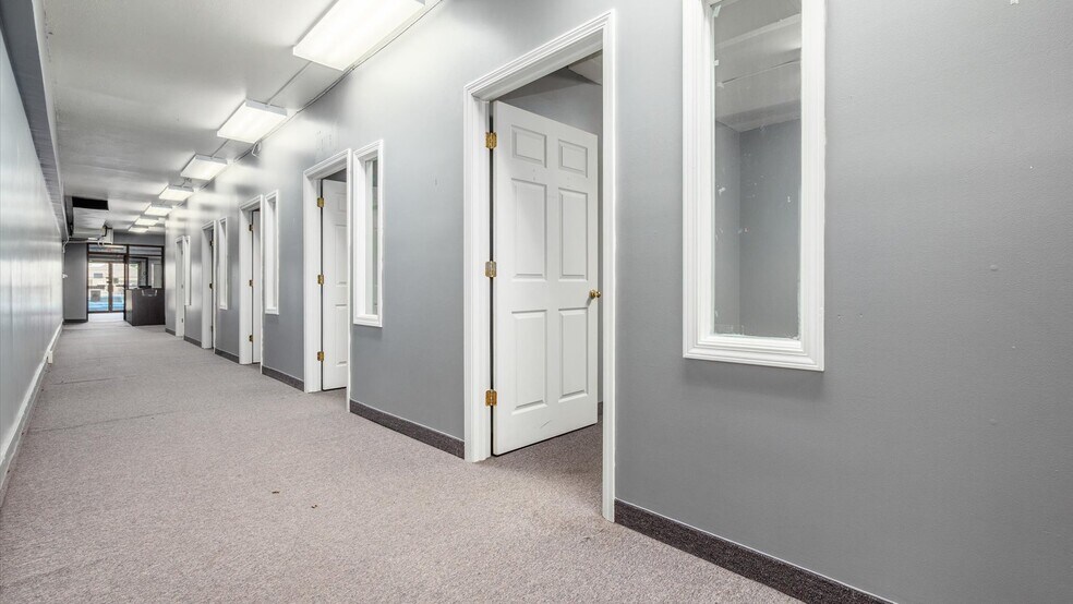 More Photos Of 927 Wheeling Ave, Cambridge Medical For Lease