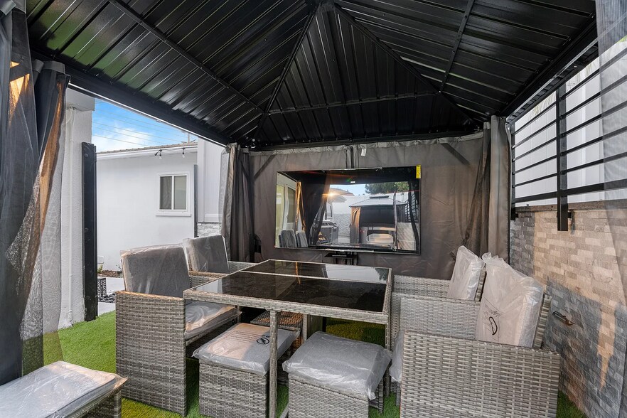More Photos Of 8222 Pershing Dr, Playa Del Rey Multifamily For Sale
