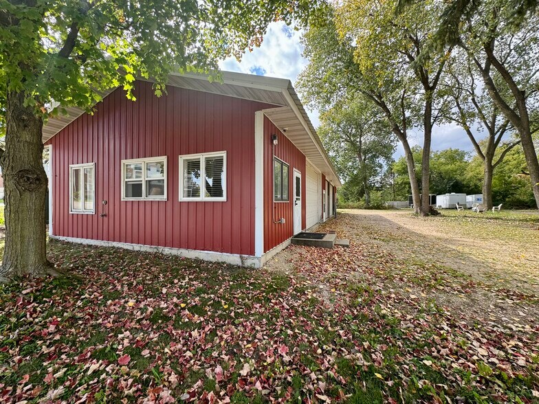 More Photos Of 112 N Madison St, Waunakee Warehouse For Sale