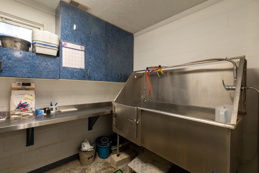 More Photos Of 602 S Court St, Marion Office For Sale