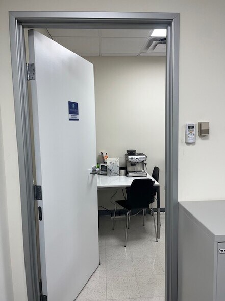 More Photos Of 3000 W Olympic Blvd, Los Angeles Medical For Lease